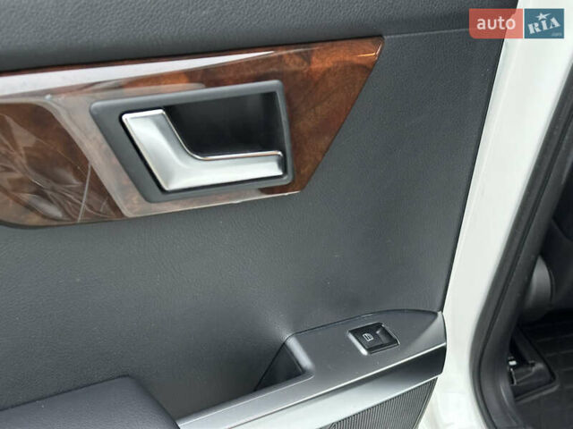 Белый Мерседес ГЛК-Класс, объемом двигателя 2.14 л и пробегом 170 тыс. км за 15500 $, фото 30 на Automoto.ua