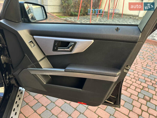 Черный Мерседес ГЛК-Класс, объемом двигателя 2.14 л и пробегом 280 тыс. км за 12650 $, фото 148 на Automoto.ua