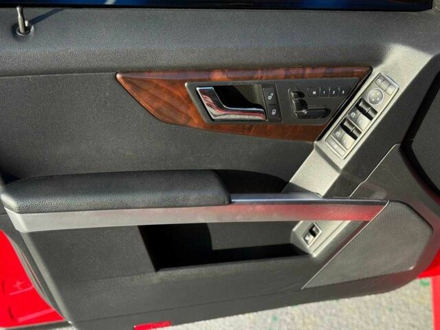 Красный Мерседес ГЛК-Класс, объемом двигателя 3.5 л и пробегом 224 тыс. км за 13999 $, фото 8 на Automoto.ua