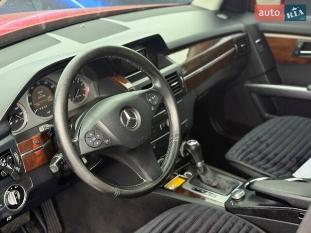 Мерседес ГЛК-Класс 2010 в Запорожье на Automoto.ua Красный Мерседес ГЛК-Класс, объемом двигателя 3.5 л и пробегом 224 тыс. км за 13699 $, фото 7 на Automoto.ua
