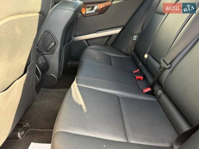 Красный Мерседес ГЛК-Класс, объемом двигателя 3.5 л и пробегом 224 тыс. км за 13999 $, фото 9 на Automoto.ua