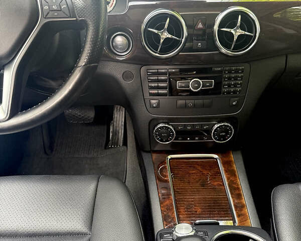 Червоний Мерседес ГЛК-Клас, об'ємом двигуна 2.44 л та пробігом 180 тис. км за 17700 $, фото 10 на Automoto.ua