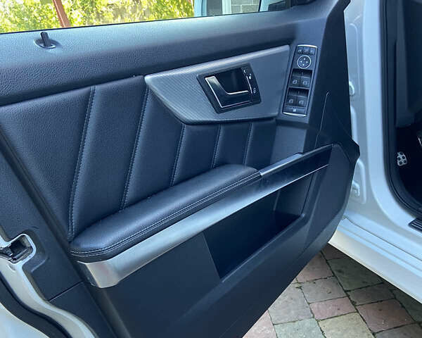 Мерседес ГЛК-Класс 2012 в Ровно на Automoto.ua Мерседес ГЛК-Класс, объемом двигателя 2.14 л и пробегом 277 тыс. км за 17000 $, фото 27 на Automoto.ua