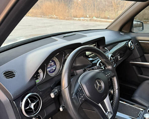 Серый Мерседес ГЛК-Класс, объемом двигателя 3 л и пробегом 293 тыс. км за 23200 $, фото 30 на Automoto.ua