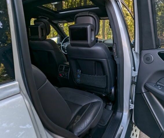 Серый Мерседес GLS 450, объемом двигателя 3 л и пробегом 68 тыс. км за 36900 $, фото 15 на Automoto.ua