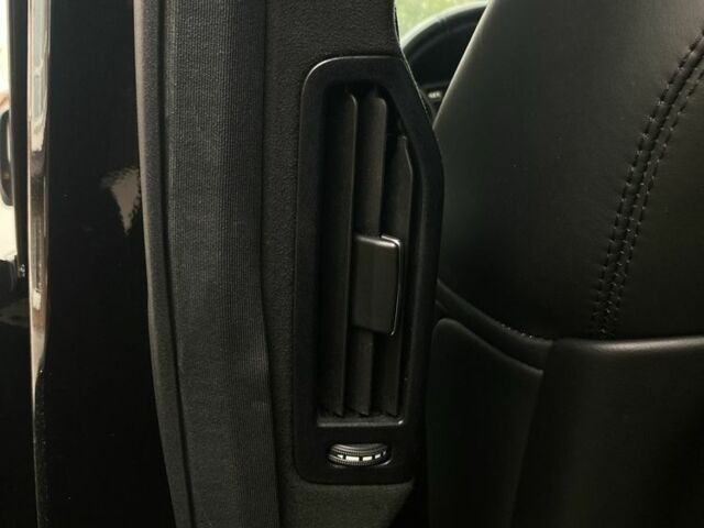 Чорний Мерседес ГЛС 63, об'ємом двигуна 5.5 л та пробігом 107 тис. км за 39000 $, фото 19 на Automoto.ua