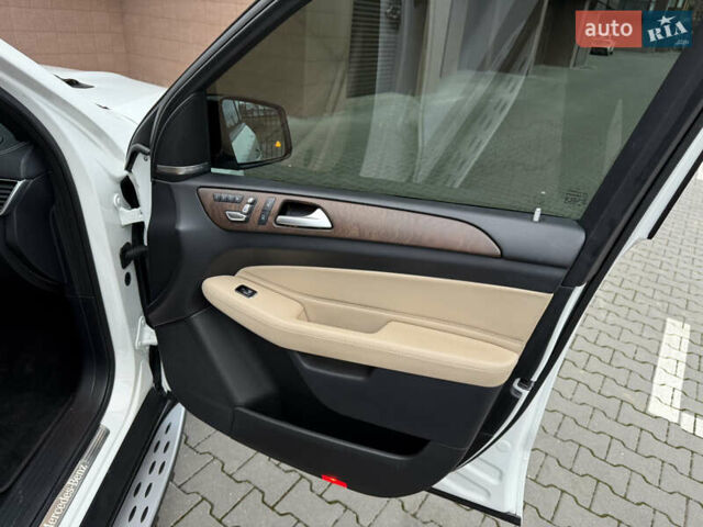 Білий Мерседес ГЛС-Класс, об'ємом двигуна 3 л та пробігом 134 тис. км за 29700 $, фото 53 на Automoto.ua