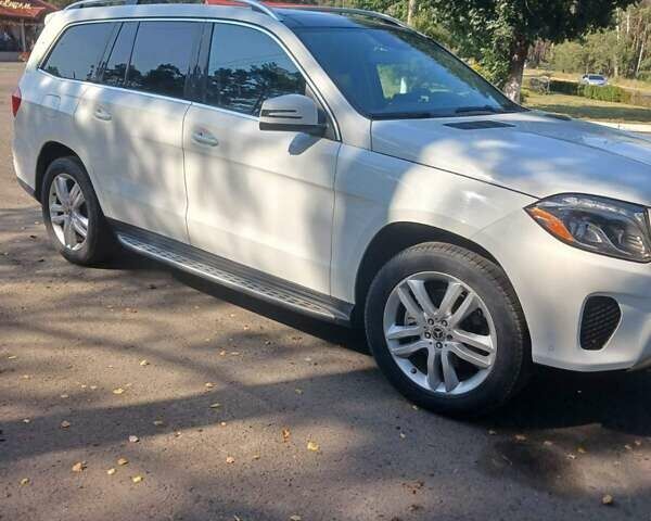 Белый Мерседес ГЛС-Класс, объемом двигателя 3 л и пробегом 120 тыс. км за 28999 $, фото 1 на Automoto.ua