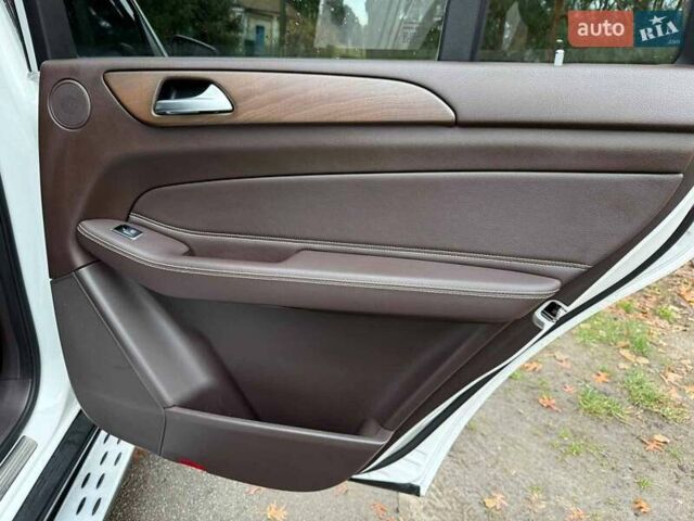 Белый Мерседес ГЛС-Класс, объемом двигателя 3 л и пробегом 80 тыс. км за 35990 $, фото 23 на Automoto.ua