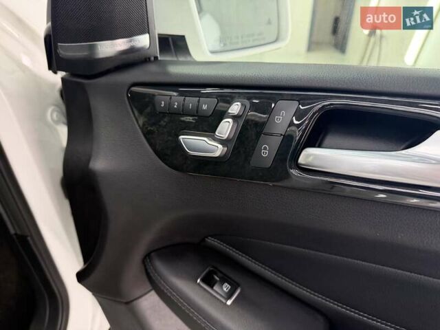 Белый Мерседес ГЛС-Класс, объемом двигателя 3 л и пробегом 150 тыс. км за 27100 $, фото 10 на Automoto.ua