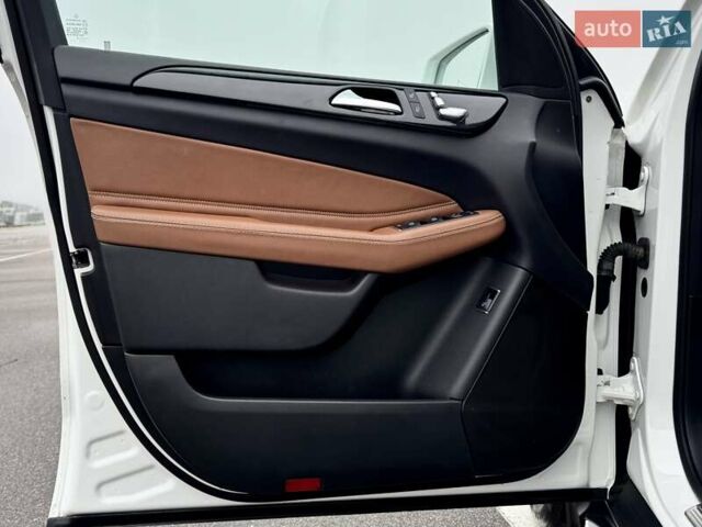 Белый Мерседес ГЛС-Класс, объемом двигателя 2.99 л и пробегом 196 тыс. км за 38800 $, фото 19 на Automoto.ua