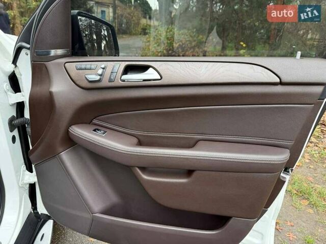 Белый Мерседес ГЛС-Класс, объемом двигателя 3 л и пробегом 80 тыс. км за 35990 $, фото 26 на Automoto.ua