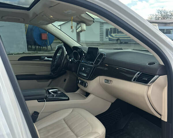 Белый Мерседес ГЛС-Класс, объемом двигателя 3 л и пробегом 165 тыс. км за 32000 $, фото 12 на Automoto.ua