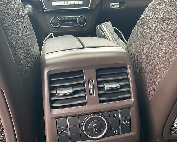 Белый Мерседес ГЛС-Класс, объемом двигателя 3 л и пробегом 200 тыс. км за 45000 $, фото 17 на Automoto.ua