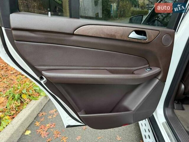 Белый Мерседес ГЛС-Класс, объемом двигателя 3 л и пробегом 80 тыс. км за 35990 $, фото 18 на Automoto.ua