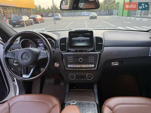 Белый Мерседес ГЛС-Класс, объемом двигателя 3 л и пробегом 76 тыс. км за 58000 $, фото 33 на Automoto.ua