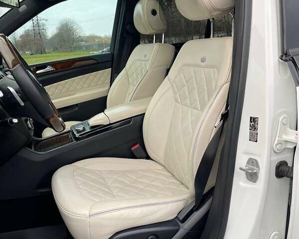 Белый Мерседес ГЛС-Класс, объемом двигателя 2.99 л и пробегом 289 тыс. км за 48000 $, фото 51 на Automoto.ua