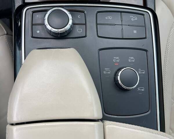 Белый Мерседес ГЛС-Класс, объемом двигателя 2.99 л и пробегом 289 тыс. км за 48000 $, фото 46 на Automoto.ua