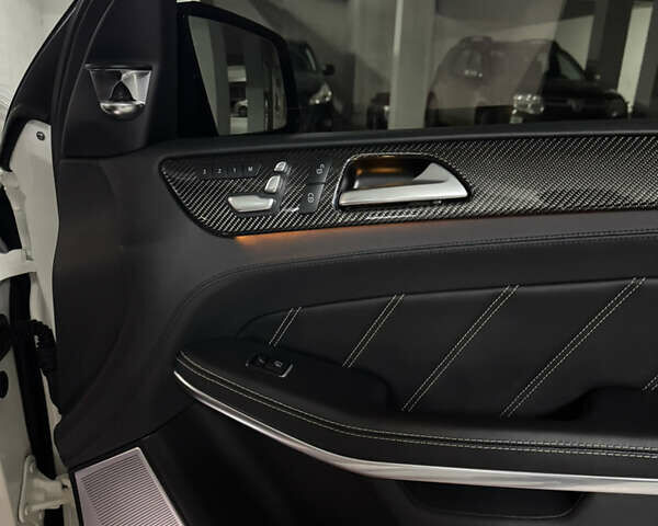 Білий Мерседес ГЛС-Класс, об'ємом двигуна 5.46 л та пробігом 127 тис. км за 62000 $, фото 14 на Automoto.ua