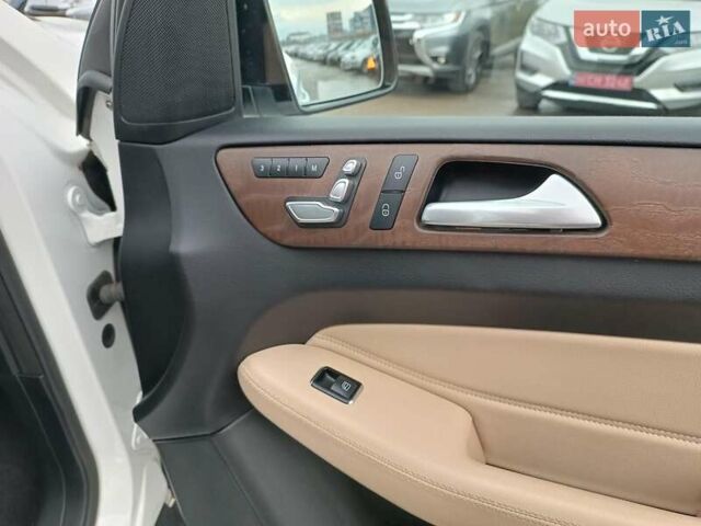 Белый Мерседес ГЛС-Класс, объемом двигателя 3 л и пробегом 149 тыс. км за 47700 $, фото 44 на Automoto.ua