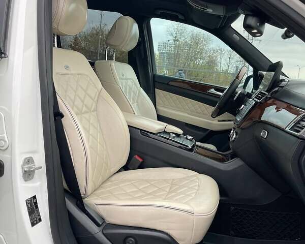 Белый Мерседес ГЛС-Класс, объемом двигателя 2.99 л и пробегом 289 тыс. км за 48000 $, фото 61 на Automoto.ua