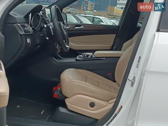 Белый Мерседес ГЛС-Класс, объемом двигателя 3 л и пробегом 149 тыс. км за 47700 $, фото 24 на Automoto.ua