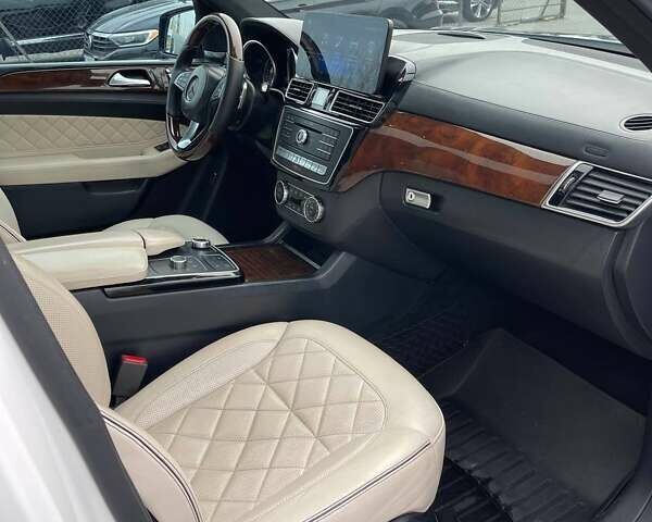 Белый Мерседес ГЛС-Класс, объемом двигателя 2.99 л и пробегом 289 тыс. км за 48000 $, фото 60 на Automoto.ua