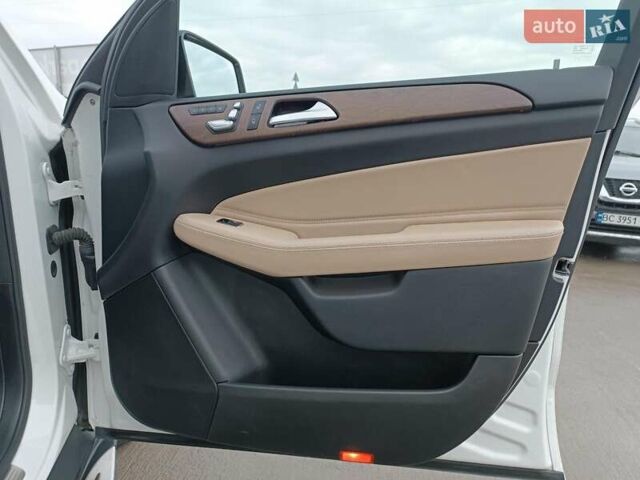 Белый Мерседес ГЛС-Класс, объемом двигателя 3 л и пробегом 149 тыс. км за 47700 $, фото 43 на Automoto.ua