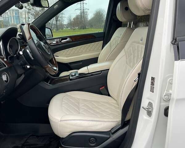 Белый Мерседес ГЛС-Класс, объемом двигателя 2.99 л и пробегом 289 тыс. км за 48000 $, фото 49 на Automoto.ua