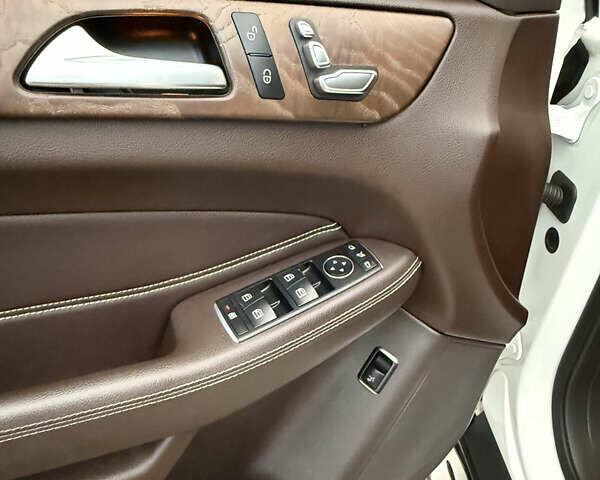 Белый Мерседес ГЛС-Класс, объемом двигателя 2.99 л и пробегом 147 тыс. км за 48700 $, фото 43 на Automoto.ua