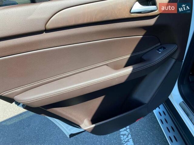 Білий Мерседес ГЛС-Класс, об'ємом двигуна 3 л та пробігом 53 тис. км за 52500 $, фото 6 на Automoto.ua