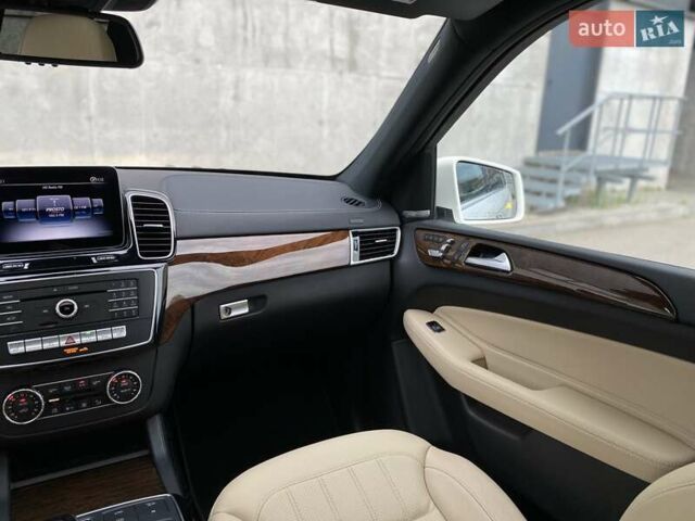 Белый Мерседес ГЛС-Класс, объемом двигателя 3 л и пробегом 125 тыс. км за 36700 $, фото 16 на Automoto.ua