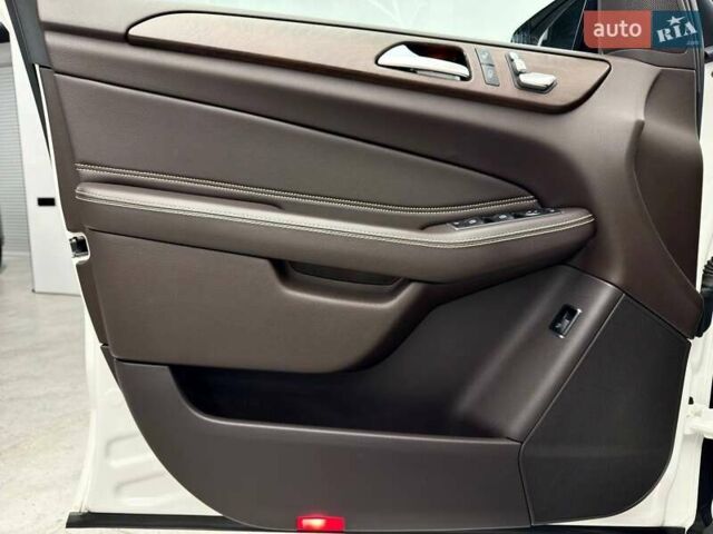 Белый Мерседес ГЛС-Класс, объемом двигателя 2.99 л и пробегом 100 тыс. км за 49999 $, фото 17 на Automoto.ua