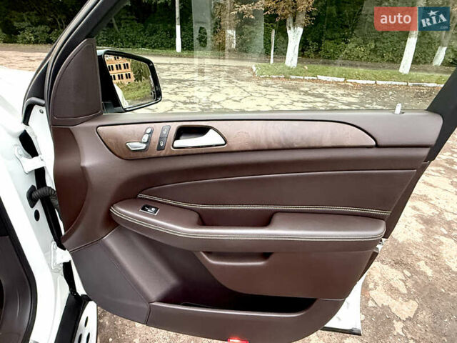 Белый Мерседес ГЛС-Класс, объемом двигателя 2.99 л и пробегом 147 тыс. км за 48700 $, фото 26 на Automoto.ua