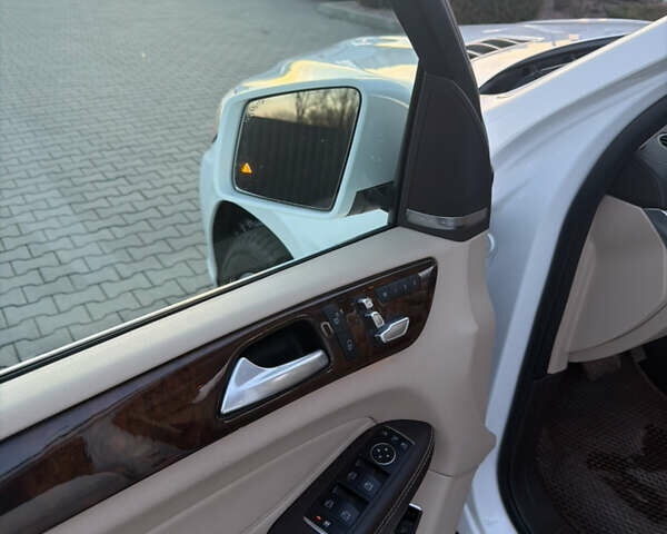 Белый Мерседес ГЛС-Класс, объемом двигателя 3 л и пробегом 79 тыс. км за 42000 $, фото 31 на Automoto.ua