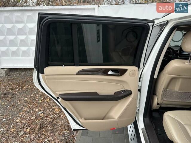 Белый Мерседес ГЛС-Класс, объемом двигателя 3 л и пробегом 80 тыс. км за 39900 $, фото 31 на Automoto.ua