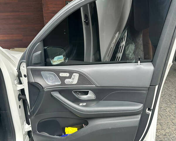 Белый Мерседес ГЛС-Класс, объемом двигателя 3.98 л и пробегом 108 тыс. км за 89000 $, фото 10 на Automoto.ua