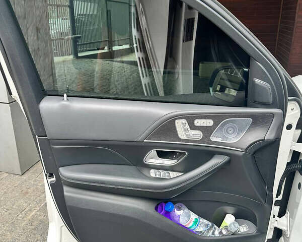 Белый Мерседес ГЛС-Класс, объемом двигателя 3.98 л и пробегом 108 тыс. км за 89000 $, фото 11 на Automoto.ua