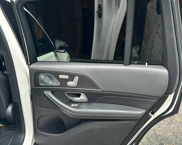 Белый Мерседес ГЛС-Класс, объемом двигателя 3.98 л и пробегом 108 тыс. км за 89000 $, фото 13 на Automoto.ua