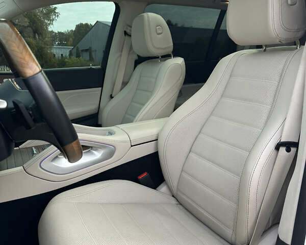 Білий Мерседес ГЛС-Класс, об'ємом двигуна 3 л та пробігом 57 тис. км за 84000 $, фото 37 на Automoto.ua