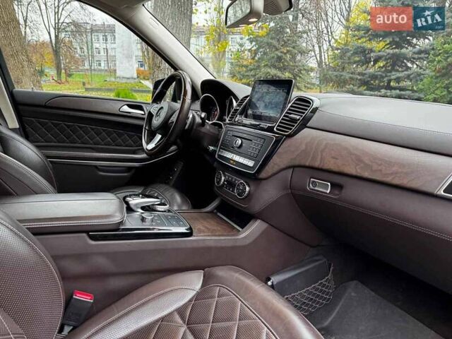 Черный Мерседес ГЛС-Класс, объемом двигателя 4.7 л и пробегом 97 тыс. км за 46670 $, фото 39 на Automoto.ua