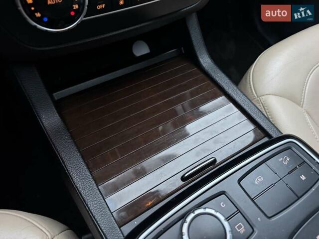 Черный Мерседес ГЛС-Класс, объемом двигателя 2.99 л и пробегом 176 тыс. км за 34900 $, фото 5 на Automoto.ua