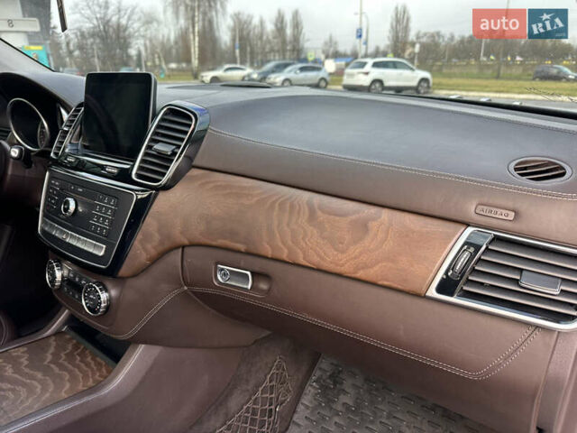 Чорний Мерседес ГЛС-Класс, об'ємом двигуна 4.66 л та пробігом 191 тис. км за 29700 $, фото 14 на Automoto.ua