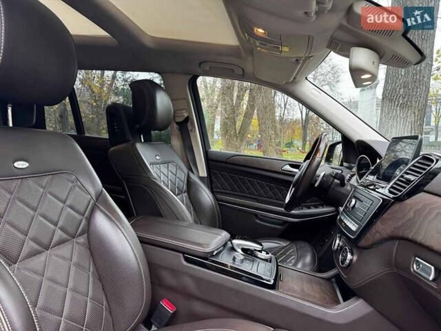 Черный Мерседес ГЛС-Класс, объемом двигателя 4.7 л и пробегом 97 тыс. км за 46670 $, фото 40 на Automoto.ua