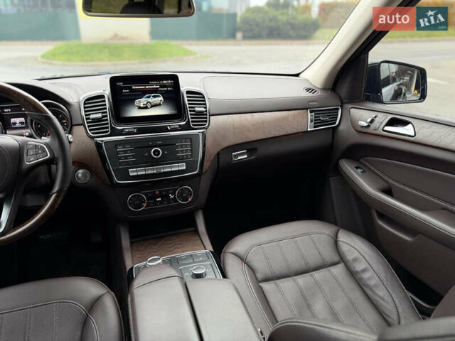 Мерседес ГЛС-Класс 2017 в Киеве на Automoto.ua Черный Мерседес ГЛС-Класс, объемом двигателя 2.99 л и пробегом 195 тыс. км за 34500 $, фото 20 на Automoto.ua