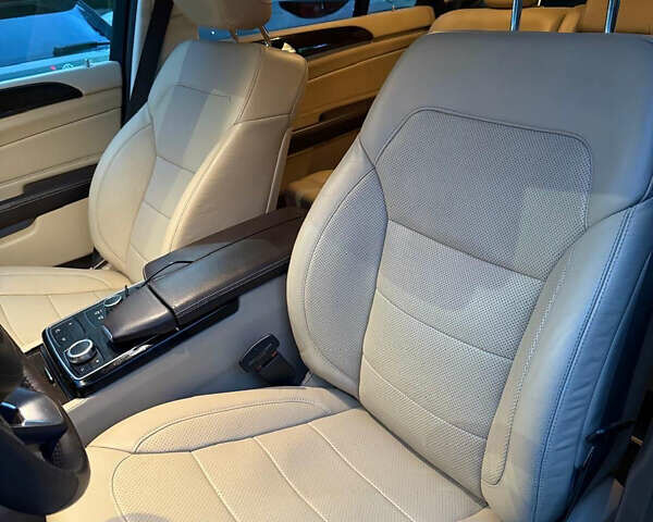 Мерседес ГЛС-Класс 2017 у Ужгороді на Automoto.ua Чорний Мерседес ГЛС-Класс, об'ємом двигуна 2.99 л та пробігом 209 тис. км за 35800 $, фото 6 на Automoto.ua