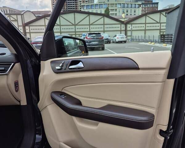 Чорний Мерседес ГЛС-Класс, об'ємом двигуна 2.99 л та пробігом 165 тис. км за 42000 $, фото 11 на Automoto.ua