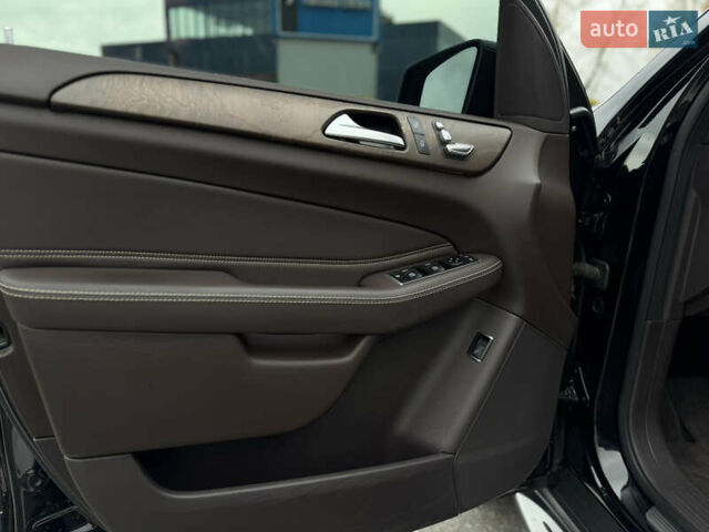 Мерседес ГЛС-Класс 2017 в Киеве на Automoto.ua Черный Мерседес ГЛС-Класс, объемом двигателя 2.99 л и пробегом 195 тыс. км за 34500 $, фото 18 на Automoto.ua