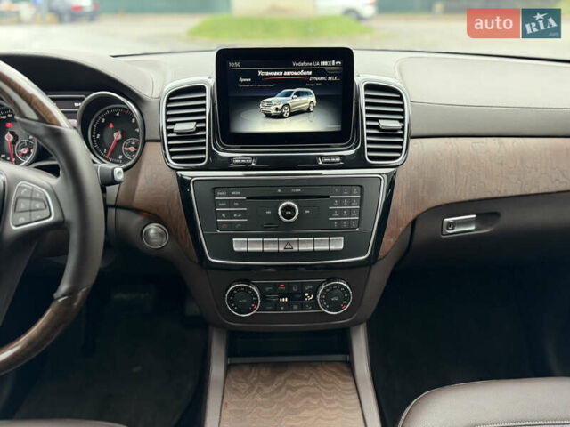 Мерседес ГЛС-Класс 2017 в Киеве на Automoto.ua Черный Мерседес ГЛС-Класс, объемом двигателя 2.99 л и пробегом 195 тыс. км за 34500 $, фото 21 на Automoto.ua