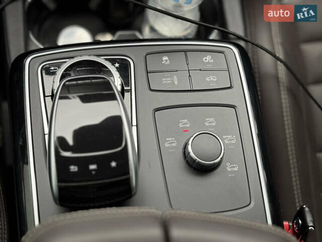 Черный Мерседес ГЛС-Класс, объемом двигателя 5.46 л и пробегом 117 тыс. км за 51555 $, фото 12 на Automoto.ua